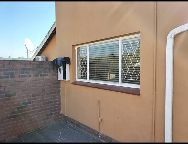 3 BEDROOM FREESTANDING FOR SALE IN BISLEY